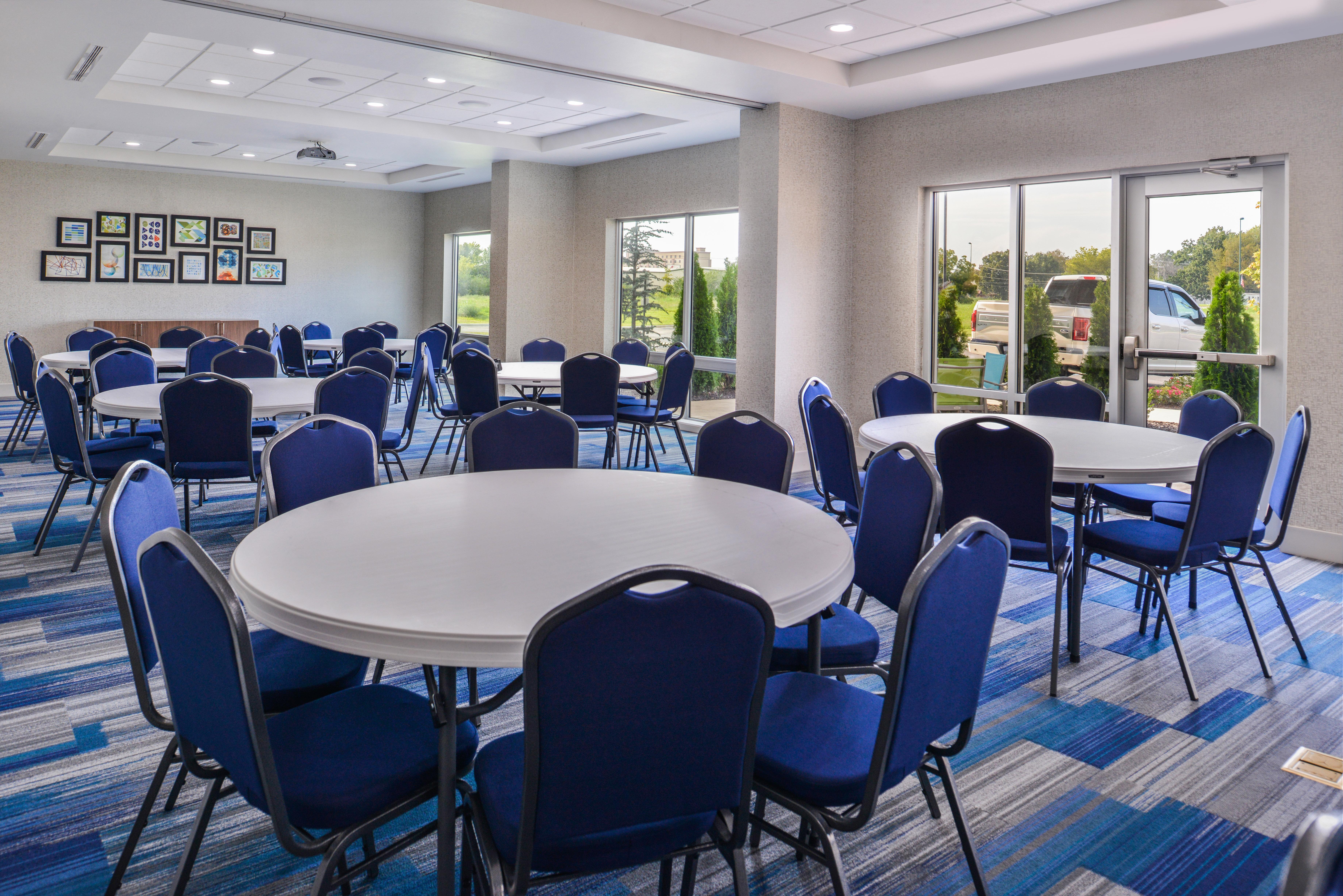 Holiday Inn Express & Suites - Siloam Springs By Ihg Exterior photo